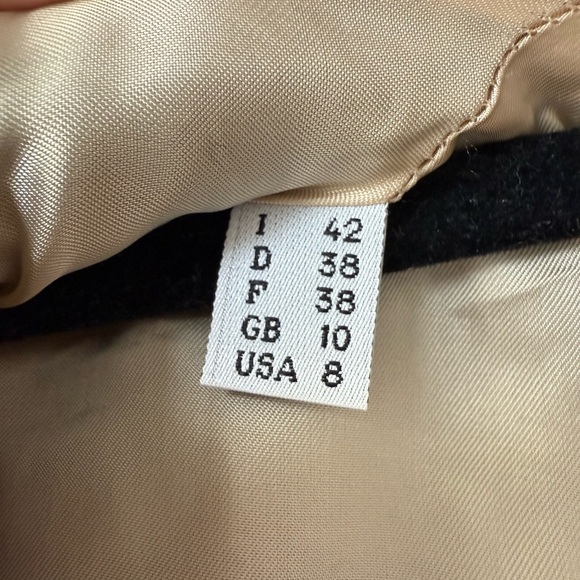 VINTAGE RARE Moschino Beige Tweed Blazer with Floral Corsage Appliqué | Size 8 - Picture 9 of 10